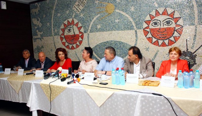 Prăpastie între mai marii din turism și agențiile de voiaj. Ce declarații a făcut ministrul Jianu - prapastieintremaimarii-1411142597.jpg