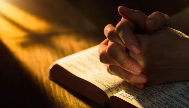 Ce sărbători bisericești avem astăzi - praying58f129f13df78cd3fc418722-1546420334.jpg