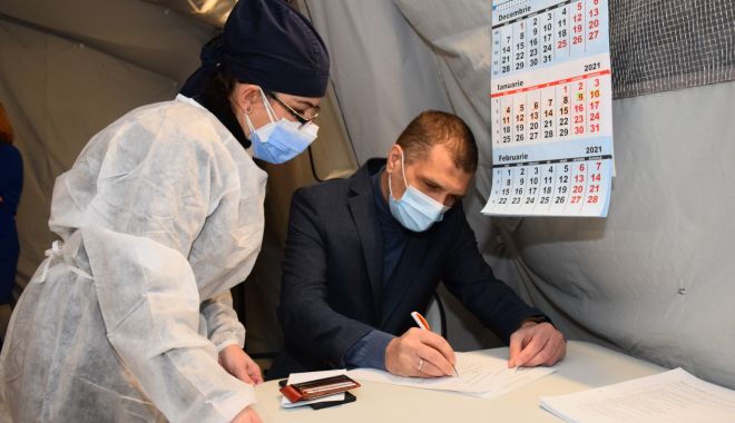 Prefectul Constanţei, Silviu Coşa, vaccinat împotriva COVID-19 - prefect-1611243142.jpg