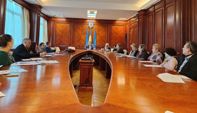 Prefectul Silviu Coșa s-a întâlnit cu reprezentanții instituțiilor deconcentrate - prefect-1670601725.jpg