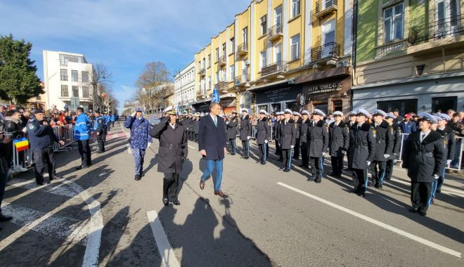 GALERIE FOTO Peste 1000 de constănțeni prezenți la parada militară de Ziua României - prefect-buna-1701421604.jpg