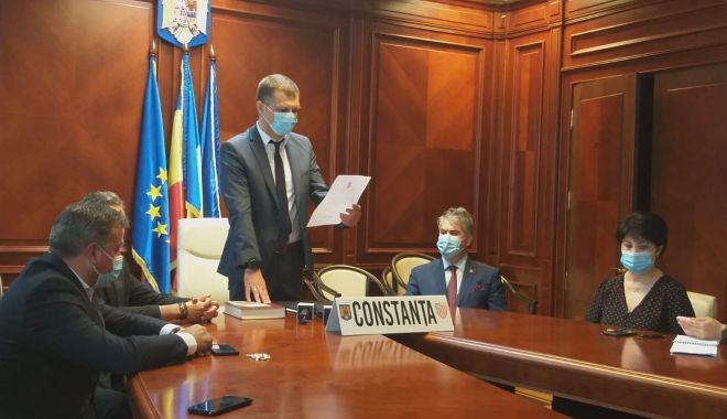 Noul prefect al Judeţului Constanţa, Silviu Coşa, a depus jurământul - prefect1-1602771711.jpg