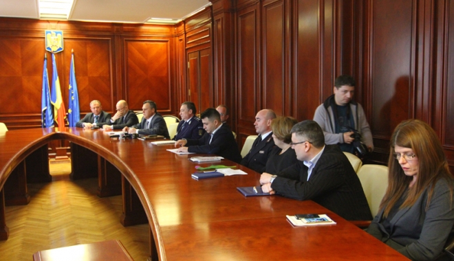 Șefii de la deconcentrate, la raport în fața prefectului - prefectura-1469112589.jpg