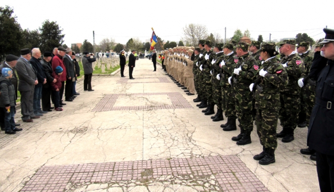 Veteranii de război, omagiați  la monumentul eroilor - prefectura2-1493315659.jpg