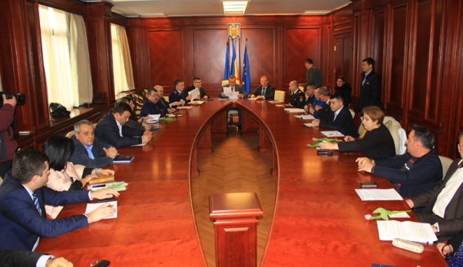 Colegiul Prefectural stabilește măsurile ce vor fi luate  în perioada sărbătorilor de iarnă - prefecturacolegiul2-1481736319.jpg