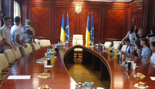 Prefectul Palaz va duce copiii din Moldova la mănăstire și la club - prefecturacopiirepmoldovapalaz-1310672290.jpg