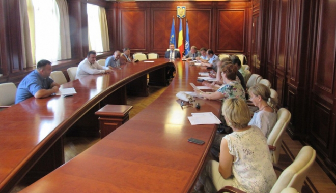 Prefectul Ioan Albu a luat măsuri pentru fluidizarea traficului către silozurile din port - prefecturafluidizaretrafic-1500047466.jpg