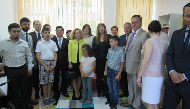 Banii strânși la târgul  de binefacere organizat  de Prefectură au ajuns  la centrul 