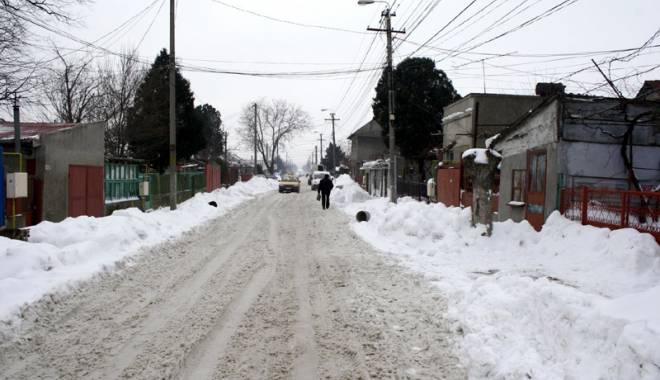 Pregătiri pentru viscol. Autoritățile locale, mobilizate să treacă cu bine peste vremea urâtă - pregatitipentruviscol-1423244402.jpg