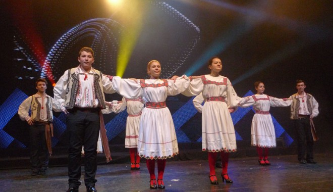 Elevi din Constanța, premiați la Olimpiada de limba turcă - premiereolimpici-1333058899.jpg