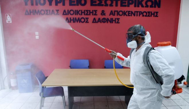 Premierul elen a ordonat închiderea plajelor - premierul-1584290171.jpg