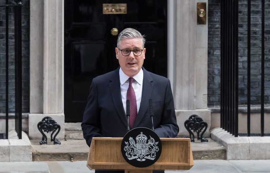 Foto - Premierul britanic Keir Starmer anunță că demisionează