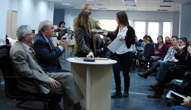 Premiile pentru literatură, decernate elevilor de Uniunea Scriitorilor - premiile-1355157487.jpg