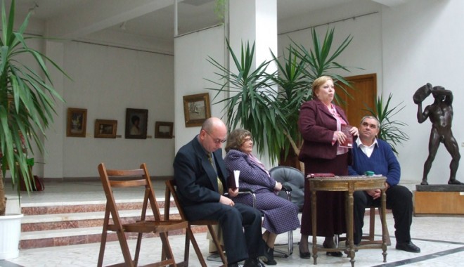 Lumea scriitoricească dobrogeană își recunoaște valorile - premiile-1369243350.jpg