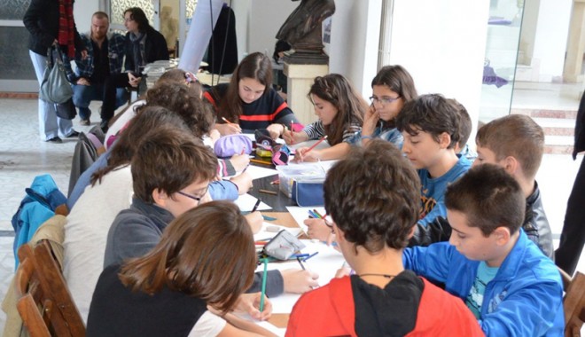 Cine a plecat cu premii de la Salonul de Benzi Desenate - premiisibd-1382979028.jpg