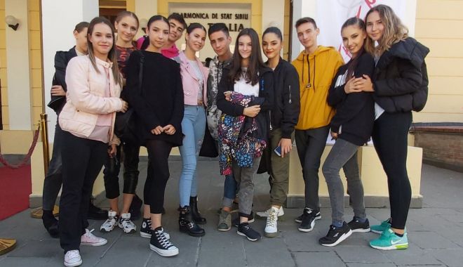 Premii și burse de studiu pentru elevii Colegiului Național de Arte 
