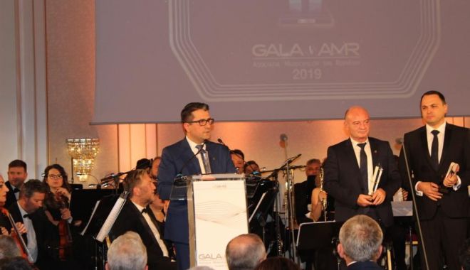 Primarul Decebal Făgădău, premiat la Gala Asociației Municipiilor din România - premiufagadauamr-1576011888.jpg