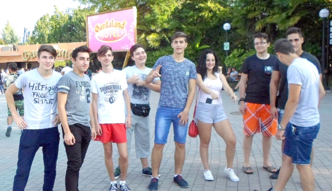 Premiu mult râvnit de elevi, în vitrina Colegiului de Marină - premiulprimit-1475771188.jpg