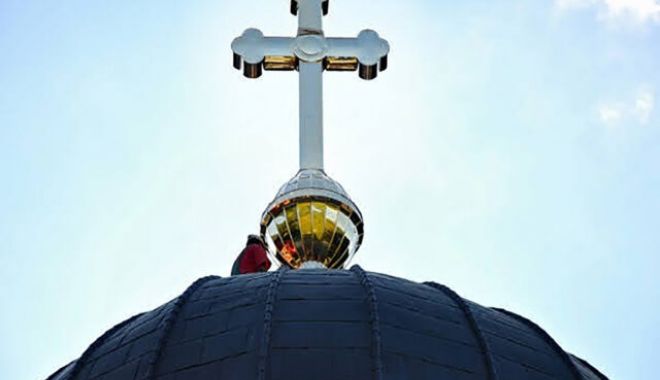 Momente de groază în biserică. Un preot a făcut infarct chiar în timpul slujbei