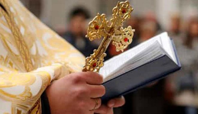 Mărturia preotului care şi-a revenit miraculos după ce a făcut infarct chiar în timpul slujbei