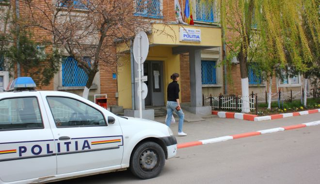 Preot din Năvodari, amendat pentru că s-a strâns mulțimea în fața bisericii! - preotnavodaribiserica24apr-1587725350.jpg