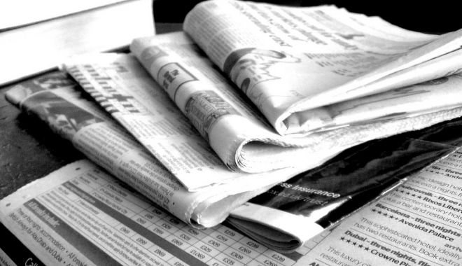 Jurnaliști disponibilizați, redacții în mare dificultate. Și totuși, cine face bani de pe seama lor? - presa-1536077490.jpg