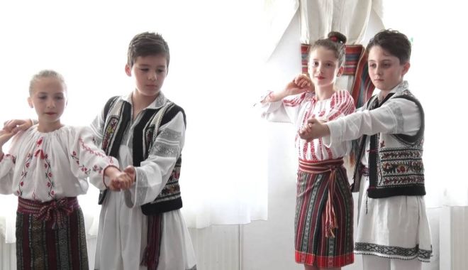 Preșcolarii pun în valoare folclorul turcesc și românesc - prescolari-1555511092.jpg