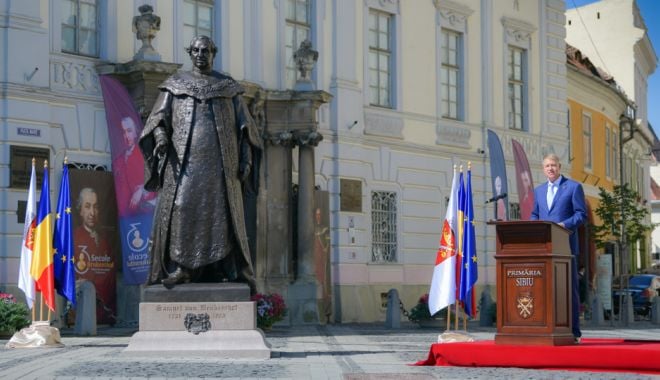 Klaus Iohannis a dezvelit statuia Baronului Brukenthal din centrul Sibiului - presedinte-1631368391.jpg