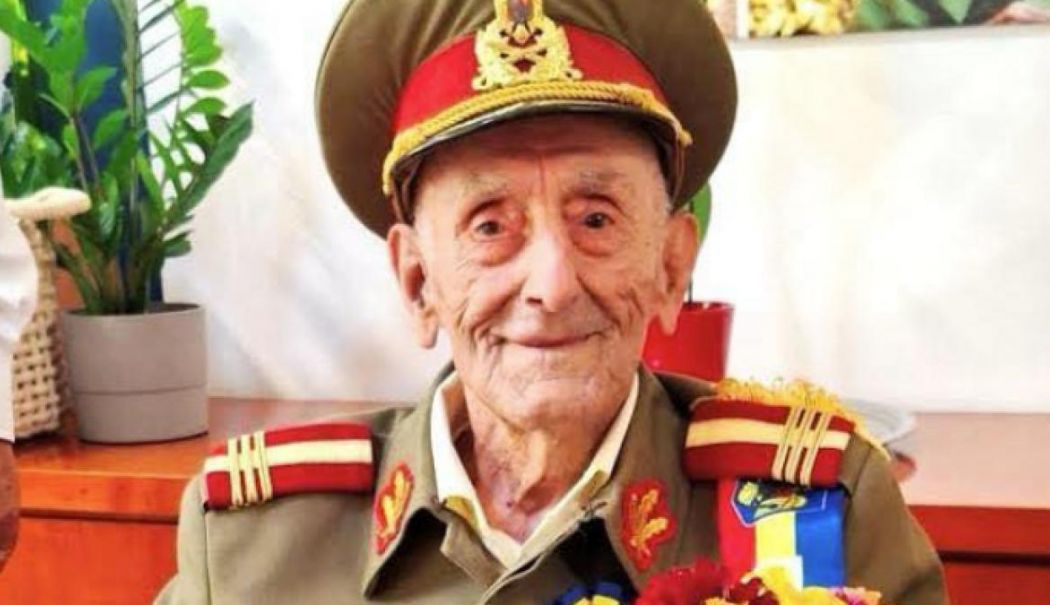 Veteranul de război, colonel (r.) Ion Vasile Banu, decorat la 107 ani de președintele Nicușor Dan