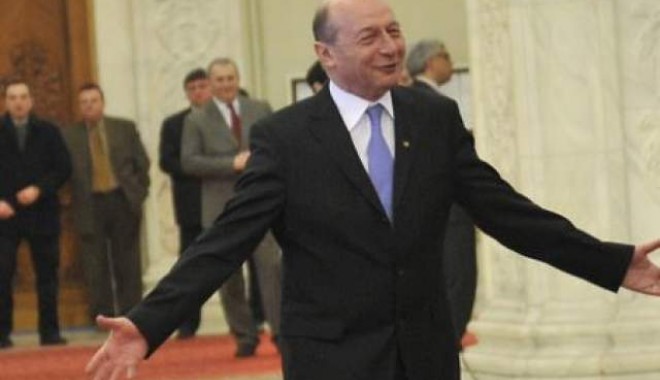Președintele Traian Băsescu petrece weekend-ul la Neptun - presedinteletraianbasescuisipetr-1339756047.jpg