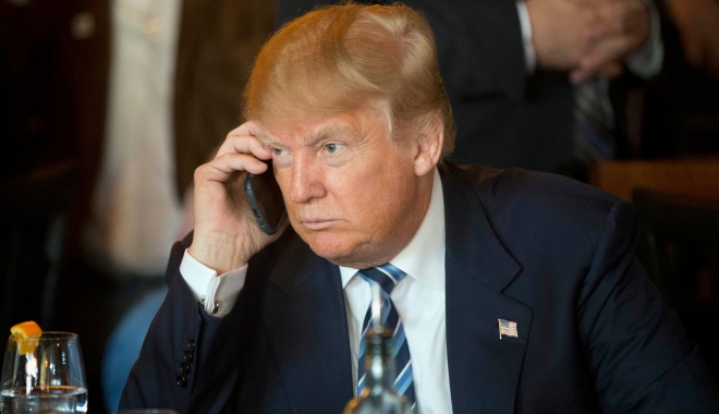 Donald Trump va avea convorbiri telefonice cu Hollande, Merkel și Putin - presidentdonaldtrumpsandroidphon-1485533294.jpg