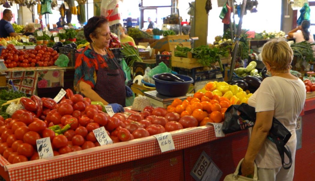 Prețurile legumelor au explodat. Ministrul Agriculturii promite controale în piețe