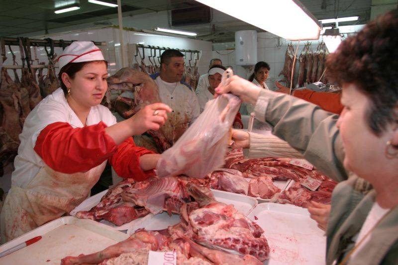 Prețurile au explodat în piețe înainte de Paște: Cât a ajuns să coste carnea de miel - pret-miei-1712483087.jpg