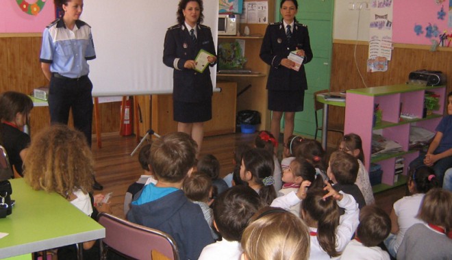 Lecții pentru a nu-i lăsa pe copii să ajungă infractori - prevenireelevi2-1370365630.jpg