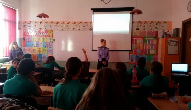 Sfaturi de la Poliție pentru prevenirea bullying-ului - prevenitvpolitie-1573853859.jpg