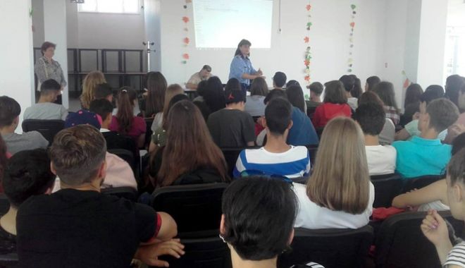 Prevenție a violenței domestice și traficului de persoane în rândul elevilor - preventie-1527175828.jpg