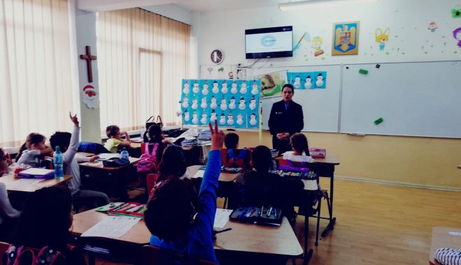 Sfaturi de la polițiști pentru copii: nu vorbiți cu necunoscuți! - preventiescolisursafotoipjconsta-1580498622.jpg