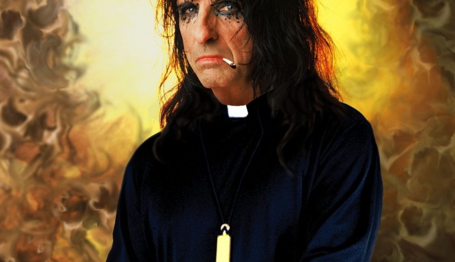 Alice Cooper vrea să-i cumpere o Biblie lui Lady Gaga - priestalicecooper37086-1323967276.jpg