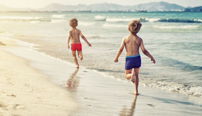 Prima dată la mare. Excursie emoționantă pentru copiii din familii sărace - primadatalamare-1561577405.jpg
