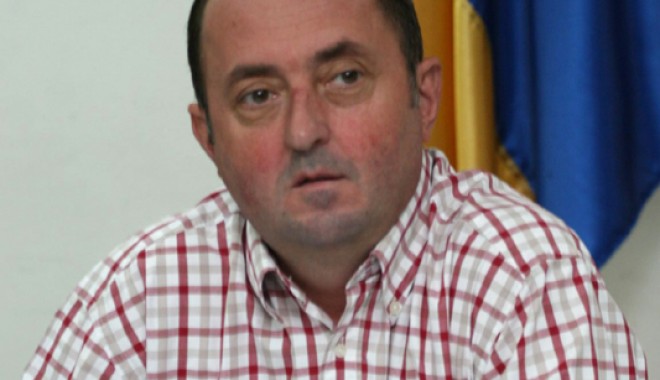 Cum a băgat primarul din Albești Guvernul în priză - primar-1312500367.jpg
