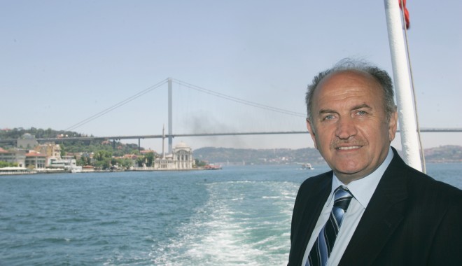Primarul Istanbulului a învățat lecția democrației - primar-1371739435.jpg