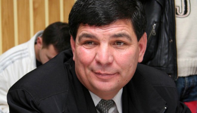 Primarul din Castelu, NICOLAE ANGHEL, LA RĂSCRUCE DE DRUMURI în politică - primaranghelnicolaegf56-1355675243.jpg