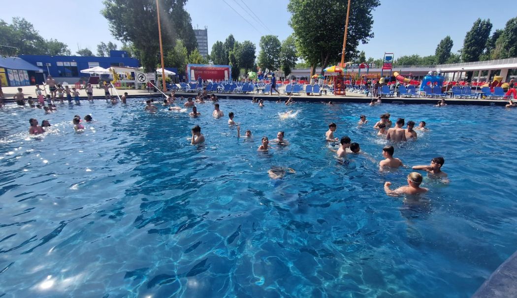 Elevi din Cumpăna au petrecut o zi memorabilă la parcul de distracții Aqua Magic din Mamaia