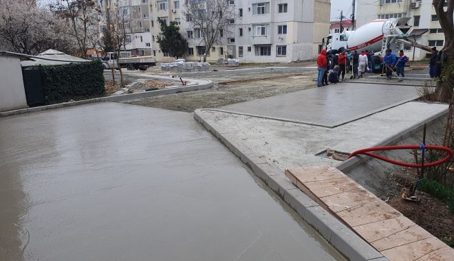 Continuă lucrările de asfaltare a străzilor din centrul Mangaliei - primaria-mangalia-1679589228.jpg
