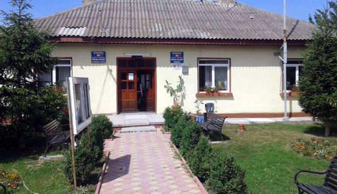 Se lucrează în ritm alert la extinderea sediului Primăriei Saligny - primariaanghelsaligny2-1445006772.jpg