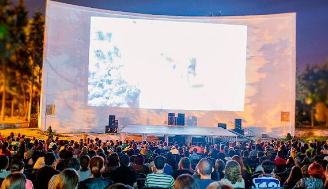 Primăria Constanța transformă faleza Cazinoului în cinema în aer liber - primariaconstanta-1562776849.jpg
