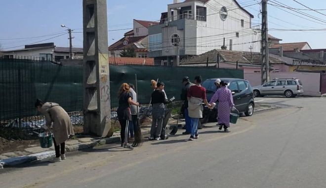 Primăria Constanța a scos la muncă romii din cartierul Anadalchioi - primariaconstanta1-1554913184.jpg