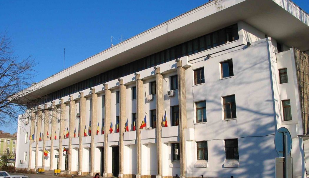 Aleşii locali, convocaţi în şedinţă ordinară. Proiectele privind alegerea viceprimarilor, retrase de pe ordinea de zi