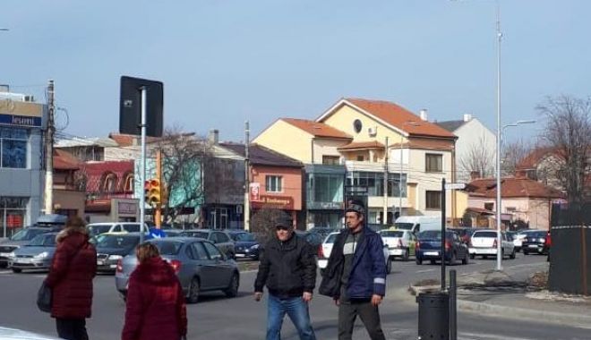 Primăria Constanța a dat startul acțiunii de tăiere a cablurilor de pe stâlpi - primariaconstantaadatstartul2-1549924695.jpg