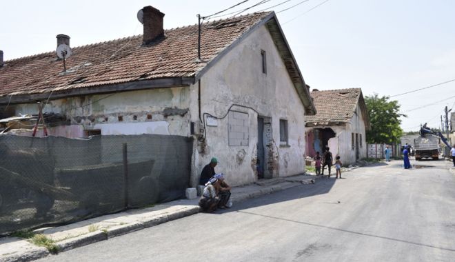 Primăria Mangalia intră cu buldozerul  în construcțiile insalubre din 